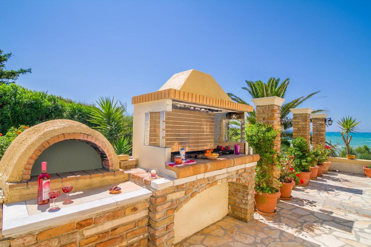 Beachfront Villa Victoras - With Private Beach 斯达林 外观 照片