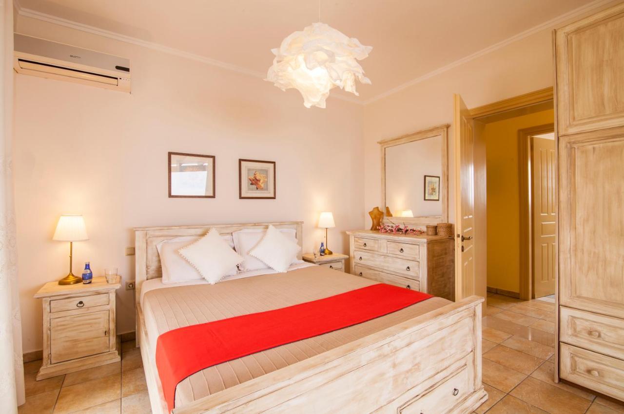 Beachfront Villa Victoras - With Private Beach 斯达林 外观 照片