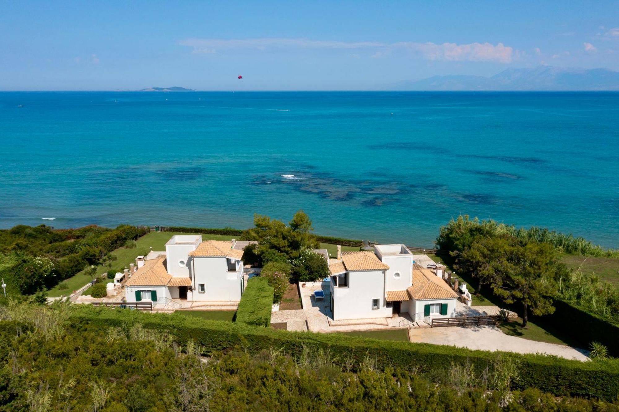 Beachfront Villa Victoras - With Private Beach 斯达林 外观 照片