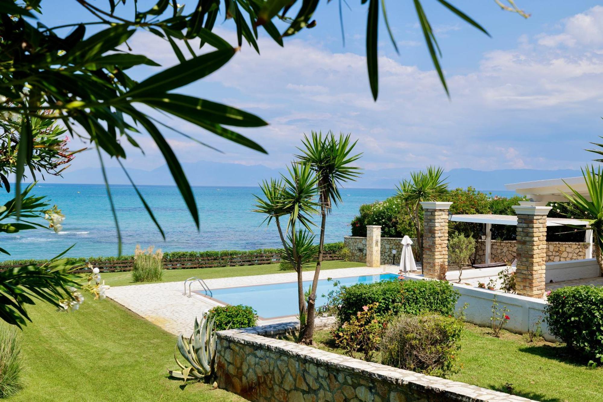 Beachfront Villa Victoras - With Private Beach 斯达林 外观 照片
