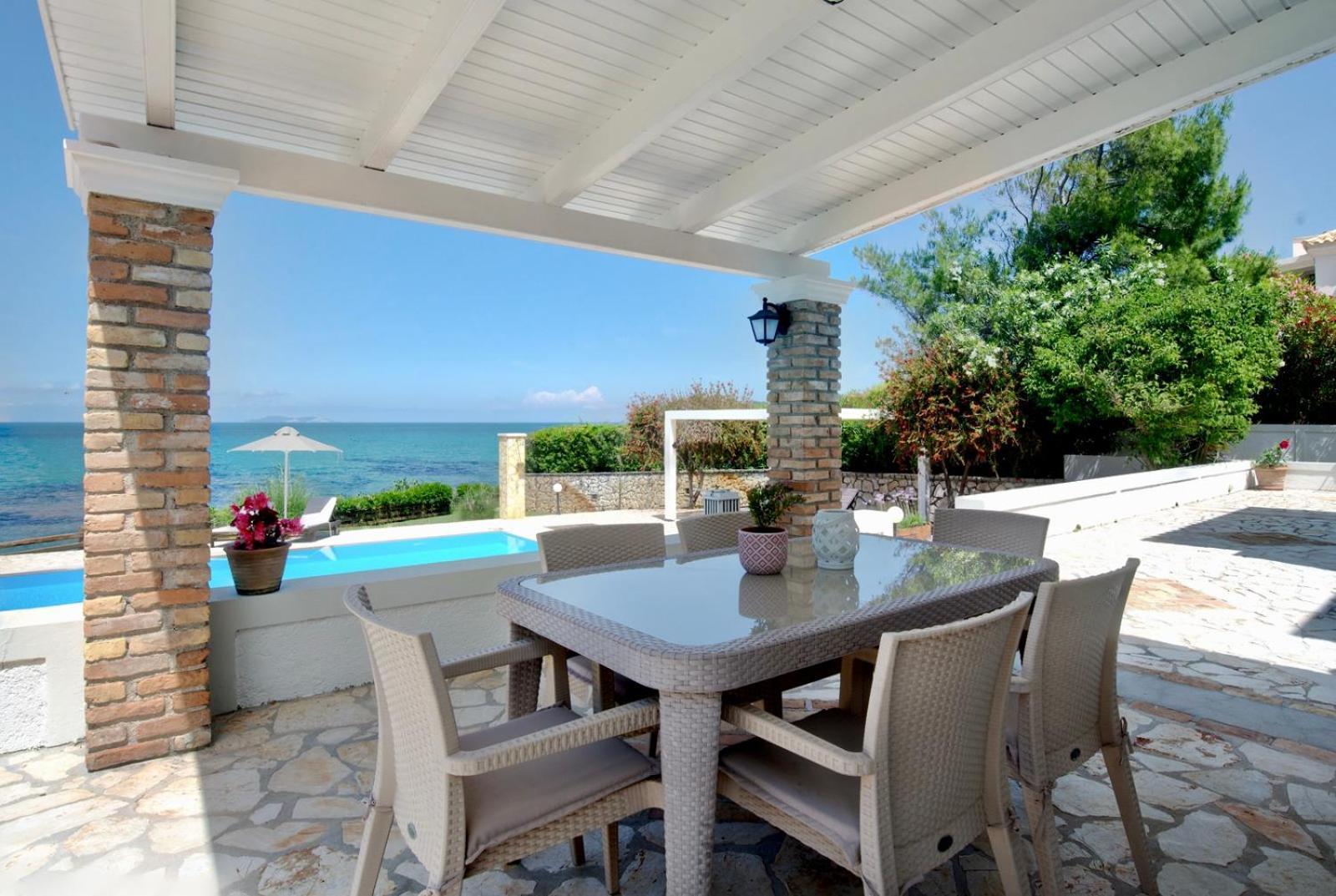 Beachfront Villa Victoras - With Private Beach 斯达林 外观 照片