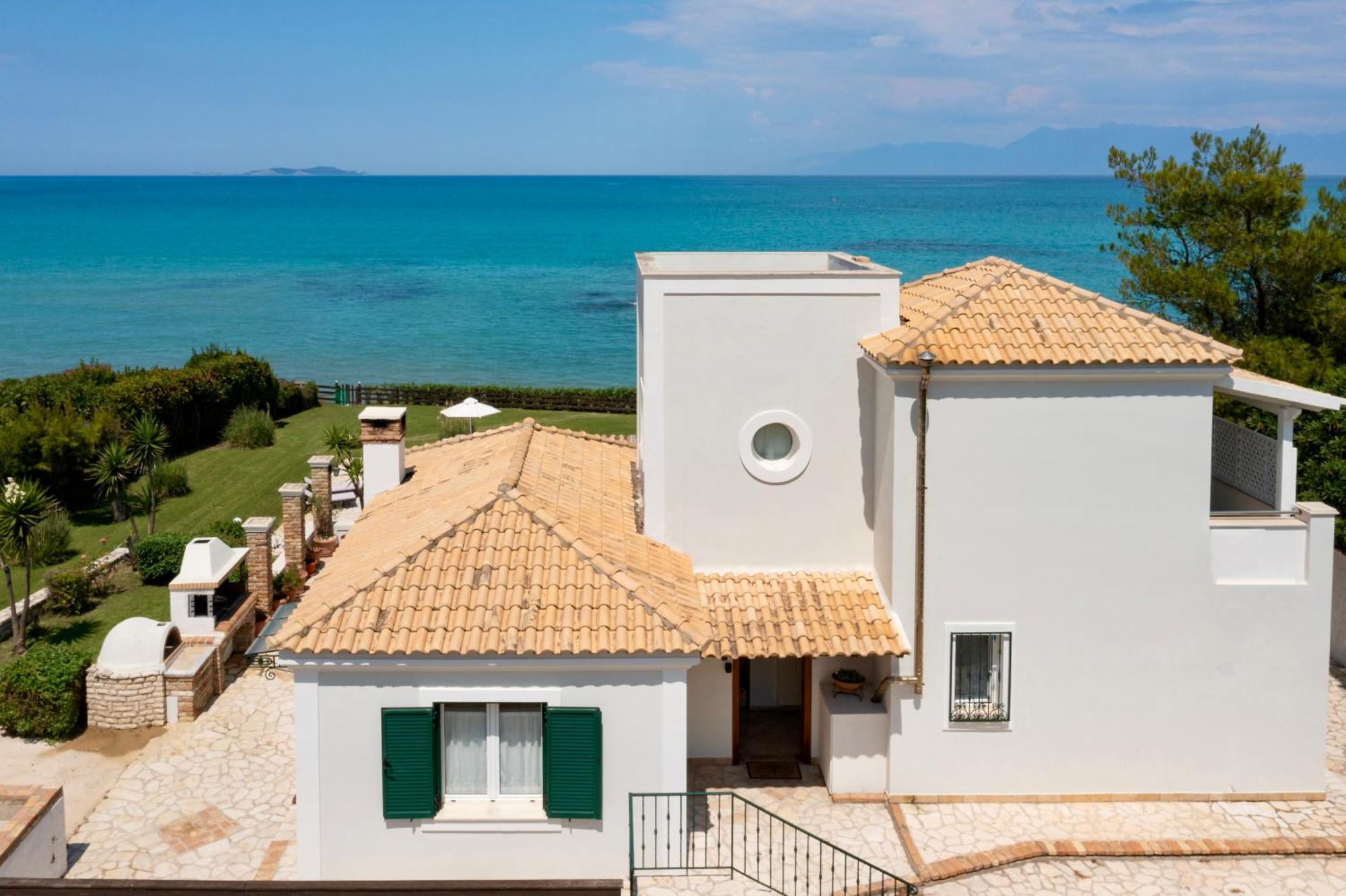 Beachfront Villa Victoras - With Private Beach 斯达林 外观 照片