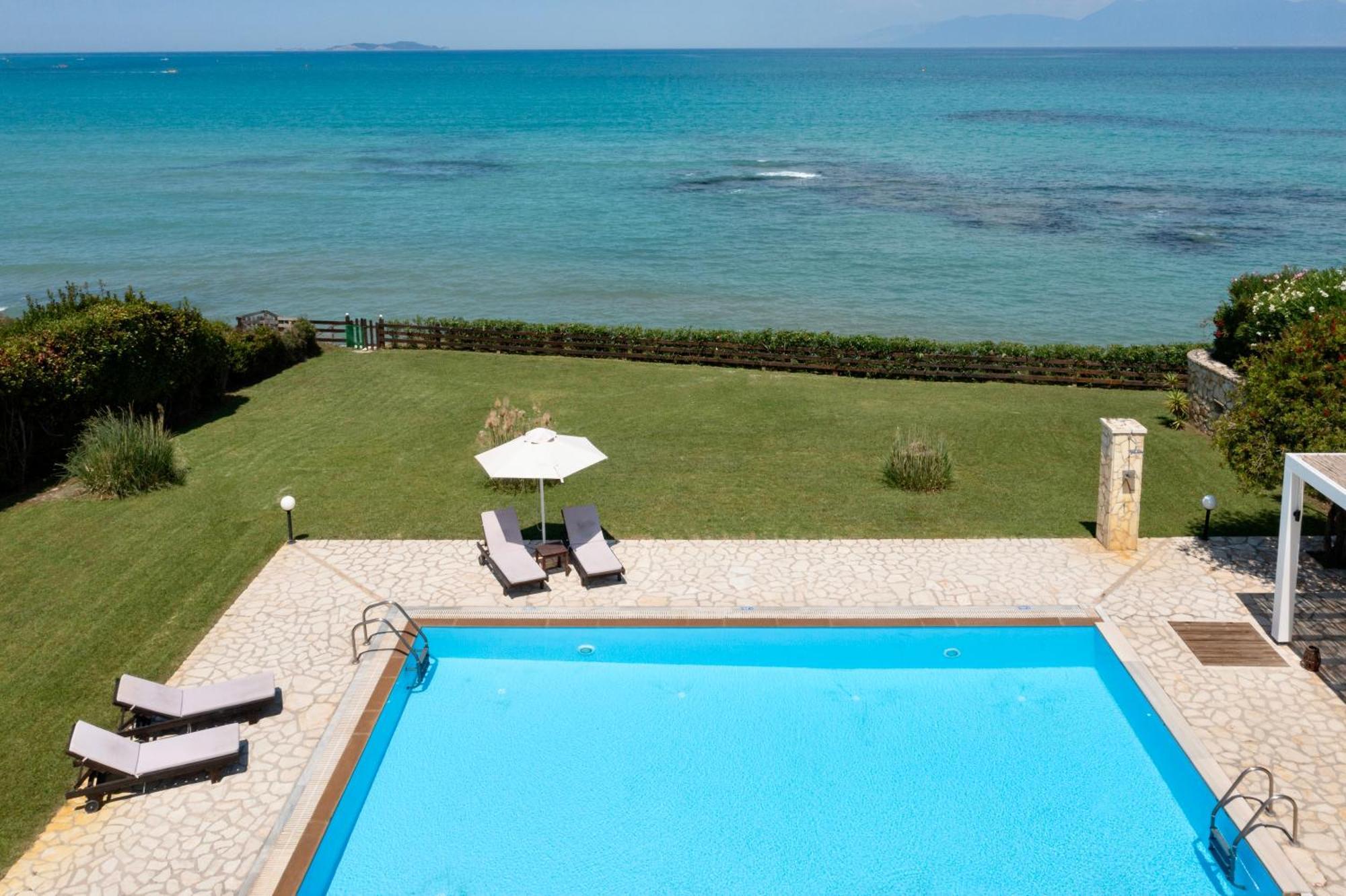 Beachfront Villa Victoras - With Private Beach 斯达林 外观 照片